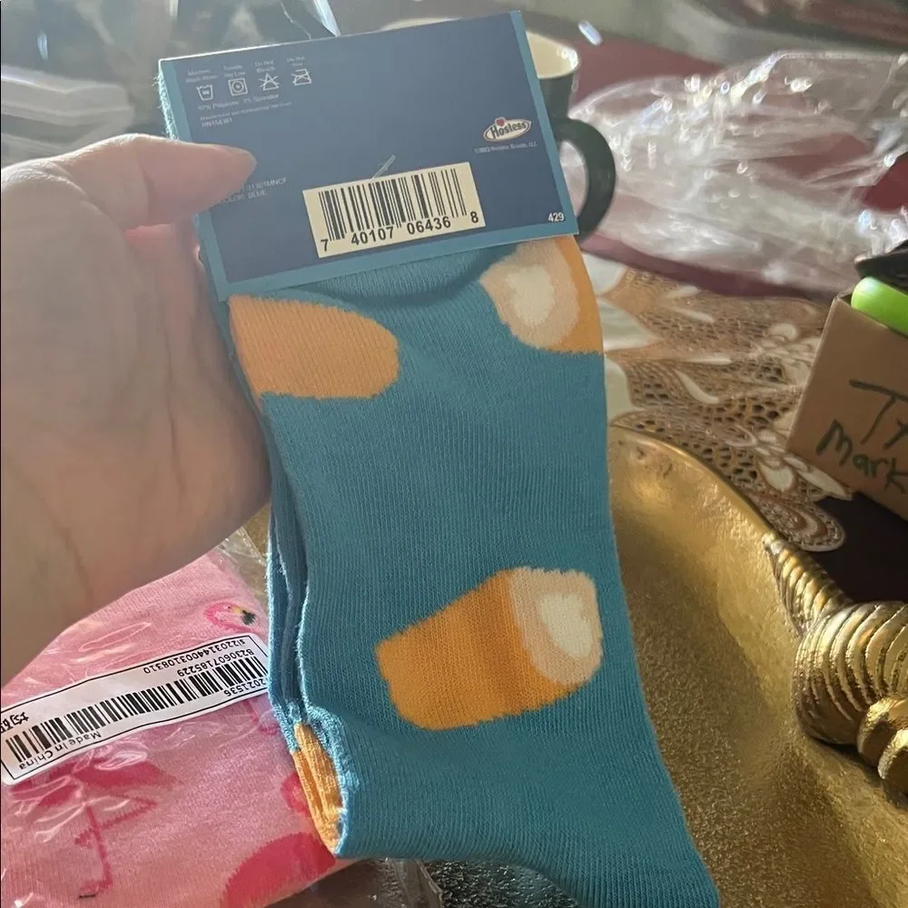 1183=** Hostess Twinkies & Flamingo Socks Set.